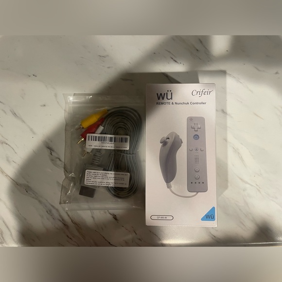 Nintendo Wii console white RV-001 w hook ups,2 remotes/charger/4 games/sport kit